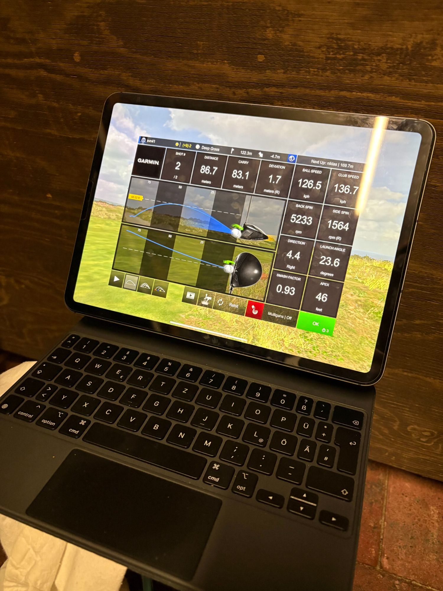 Garmin-Golf-App auf iPad mit Schussdaten: Carry 83.1 m, Ball Speed 126.5 kph, Smash 0.93